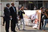 TierschützerInnen stellen Vizekanzler Dr. Spindelegger: warum blockiert die ÖVP Tierschutz in der Verfassung?