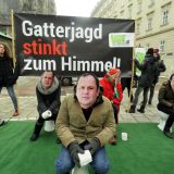 VGT-Aktion „Gatterjagd stinkt zum Himmel“ Wiener Stefansplatz: 10 x Josef Pröll am Klo