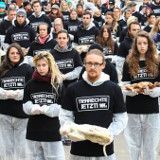 Einladung weltweit größte Mahnwache in Wien: 600 tote Tiere in Armen von Menschen