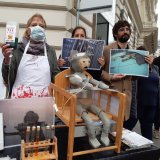 Protest vor Dt. Botschaft nach Aufdeckung von Tierquälerei in Tierversuchslabor