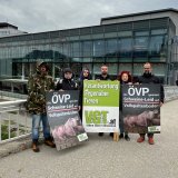 VGT protestiert zum Bundesbäuerinnentag in Villach gegen Vollspaltenboden Schweine